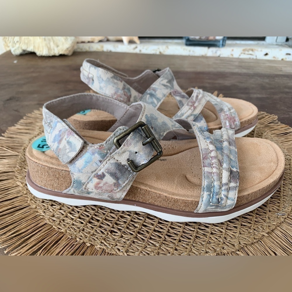 Clarks Girls Floral Multicolor Blue Pink Tan Sandals